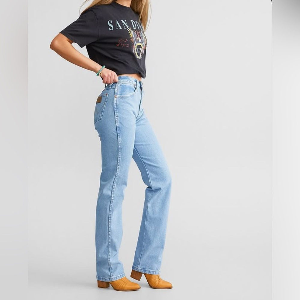 Vintage Wrangler’s 90s Classic Light Wash Blue Women's Jeans Y2K High Waisted